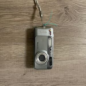 Kodak Easyshare LS753 Digital Camera - Broken Battery Door - See Desc